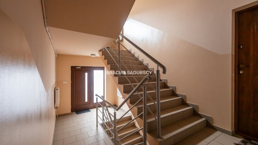 Niepołomnice, zadbane mieszkanie z ogródkiem miniaturka 35