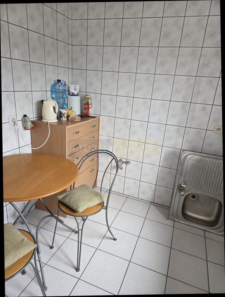 Lokal z ekspozycją na E-7 miniaturka 14