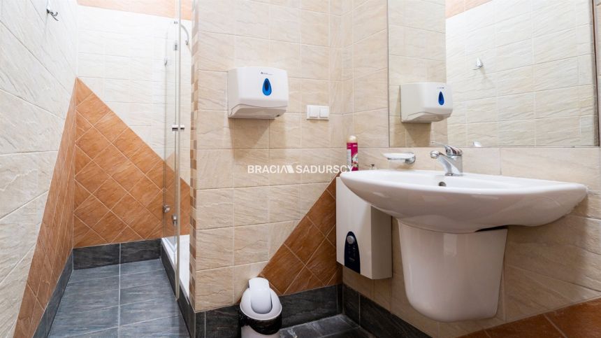 komfortowe biuro 90 m² dla firm miniaturka 18