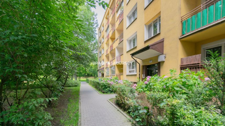 Dwupokojowe mieszkanie z olbrzymim potencjałem! miniaturka 21