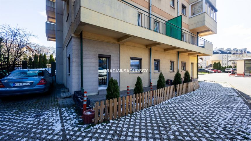 Komfortowe przestronne mieszkanie w apartamentowcu miniaturka 23