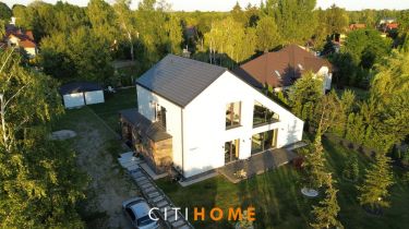 Nietuzinkowy dom w cichej okolicy Góraszka