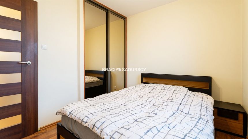 2pok z dużym balkonem i miejscem postojowym. miniaturka 6