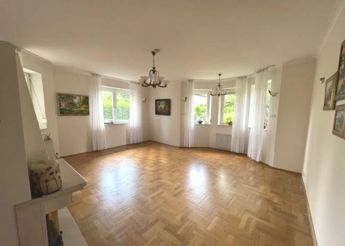 Obszerny dom w świetnej lokalizacji Ursynowa - zdjęcie 1