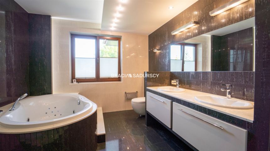 Rezydencja 420m2, 28 arów, 8 pokoji miniaturka 30