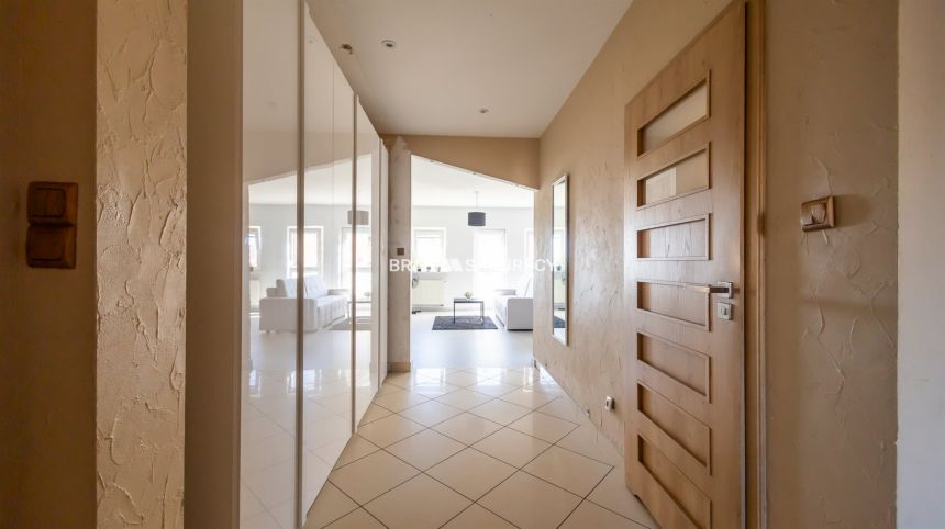 Nowoczesny salon 40m2/2balkony/garaz/piwnica miniaturka 22