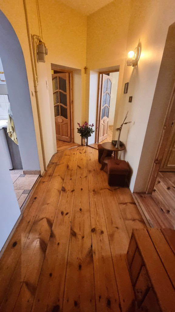 odrestaurowana kamienica, I piętro, balkon miniaturka 6