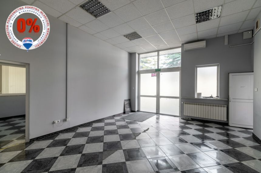 Budynek usługowo-biurowo-mieszkalny przy DK7 miniaturka 4