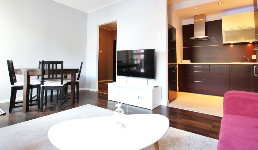 Salon z aneksem kuchennym, duży balkon + piwnica+miejsce parkingowe w hali miniaturka 2