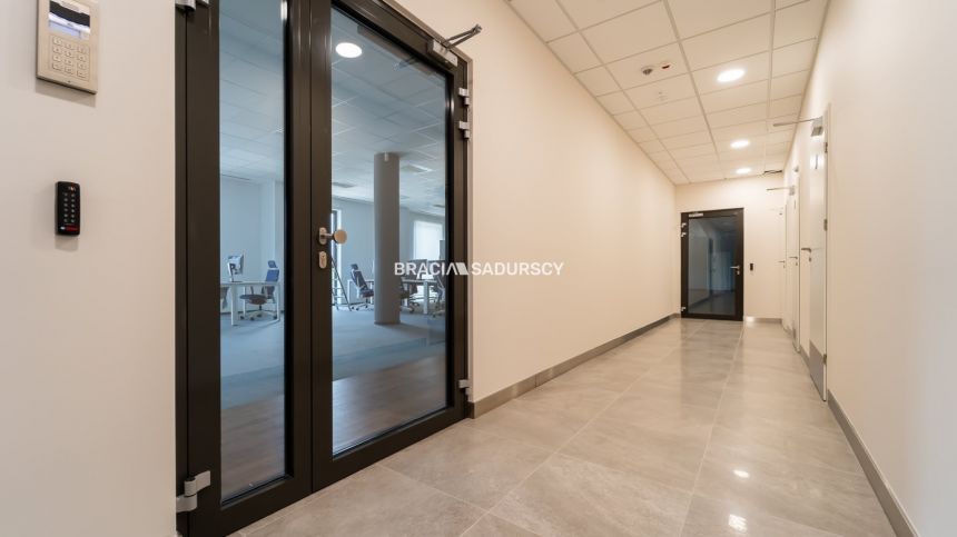 powierzchnia biurowa w nowoczesnym biurowcu miniaturka 44