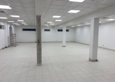 Lokal handlowo-usługowy – 252 m² + działka 1600 m²