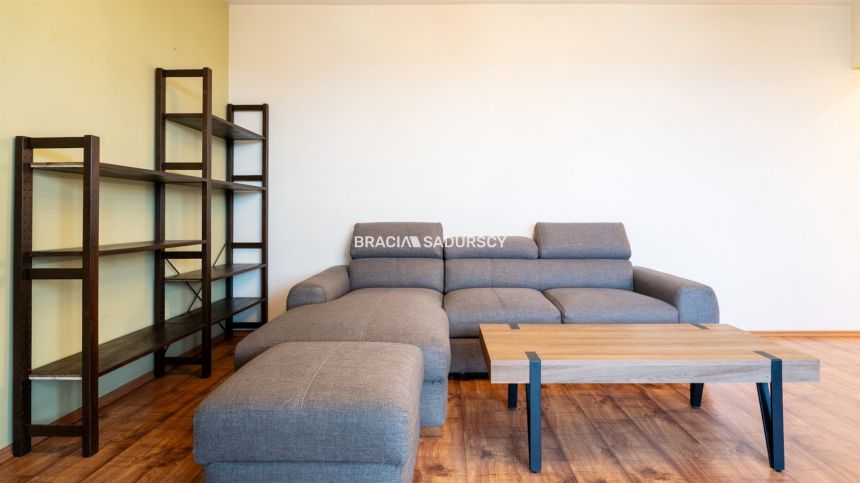 2pok z dużym balkonem i miejscem postojowym. miniaturka 4