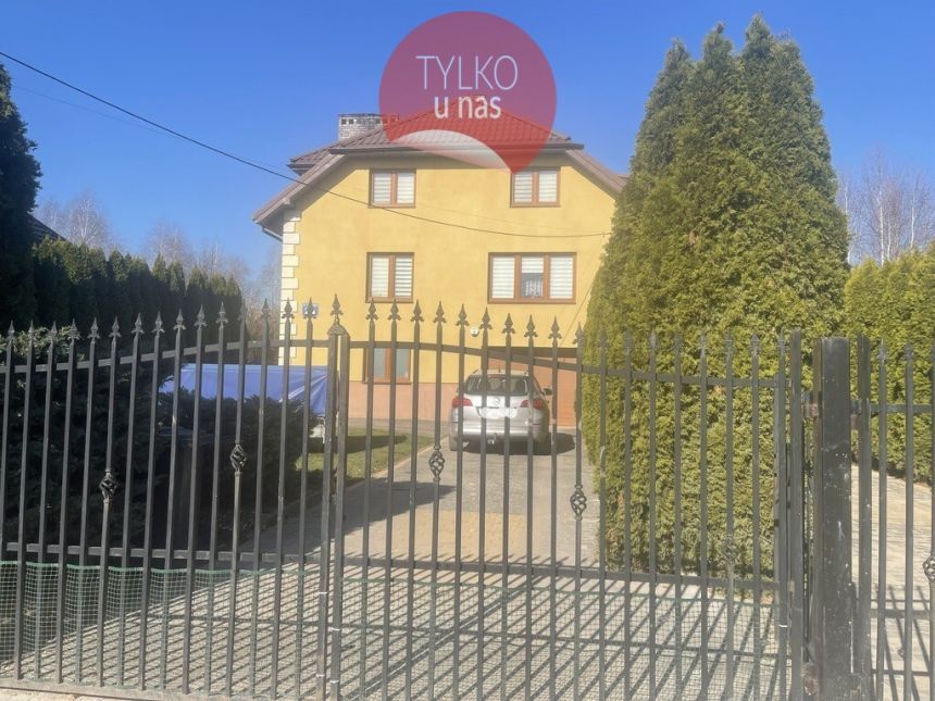 Dom wolnostojący, dwulokalowy z 2 garażami. - zdjęcie 1