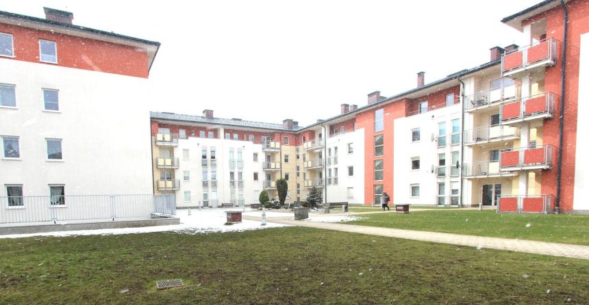 Salon z aneksem kuchennym, duży balkon + piwnica+miejsce parkingowe w hali miniaturka 12