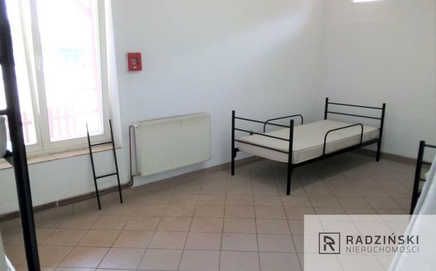 Budynek mieszkalno-usłygowy w sercu Chwalęcic miniaturka 7