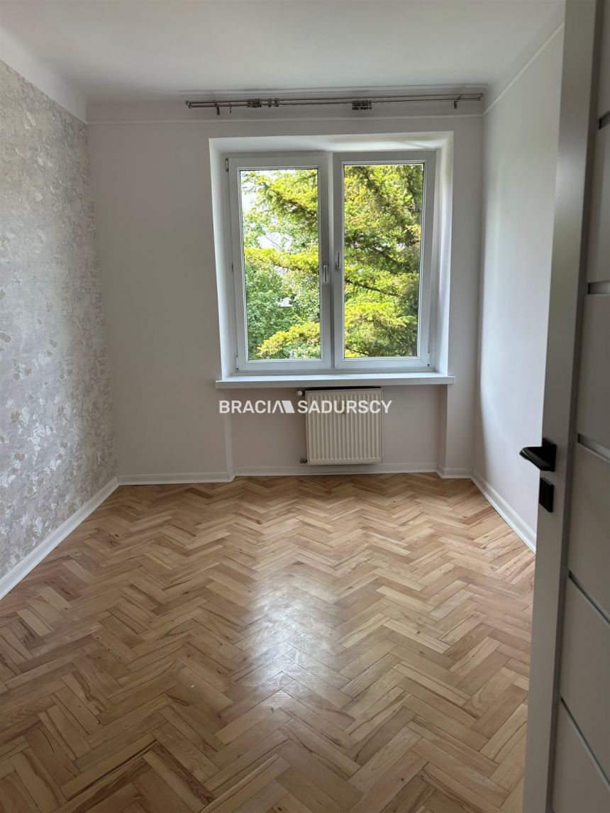 Krowoodrza -Królewska inwestycja, uczelnie, balkon miniaturka 6