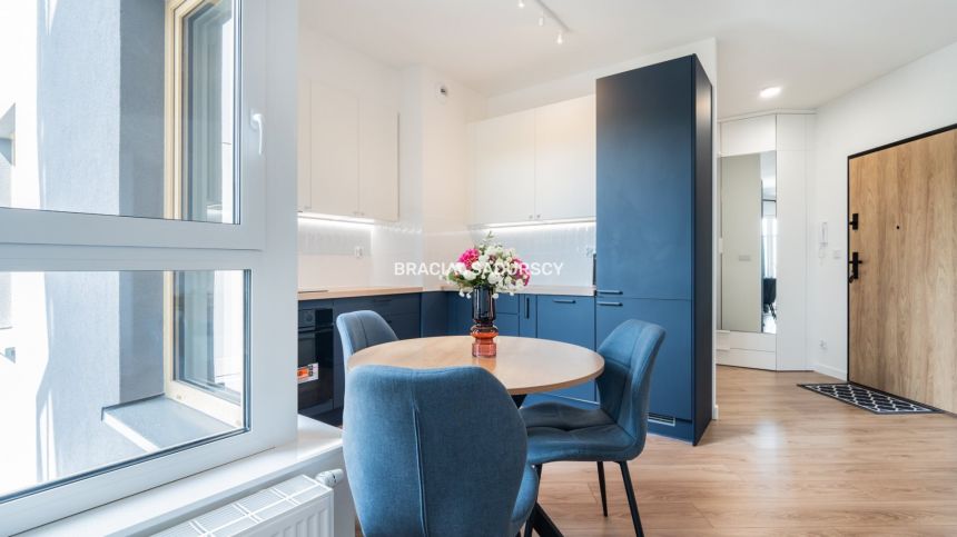 Jasna i wygodna kawalerka w apartamentowcu miniaturka 6