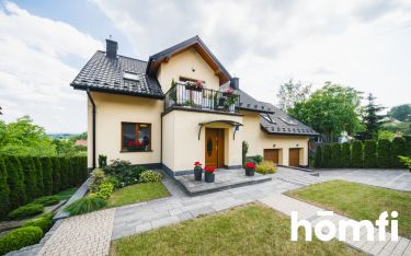 Jakie udogodnienia oferuje dom w Czernichowie?