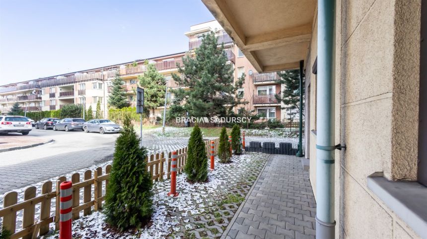 Komfortowe przestronne mieszkanie w apartamentowcu miniaturka 25