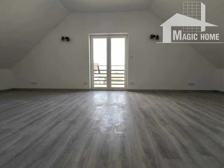 Nowy dom w Pieszycach 250m2 1650000 zł. miniaturka 11