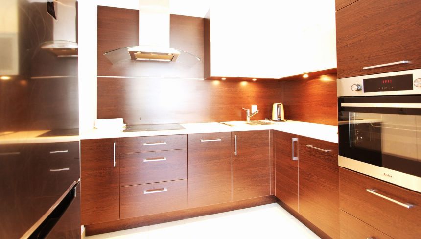 Salon z aneksem kuchennym, duży balkon + piwnica+miejsce parkingowe w hali miniaturka 4