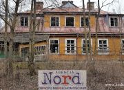 Piękna stara szkoła nad jeziorem miniaturka 7