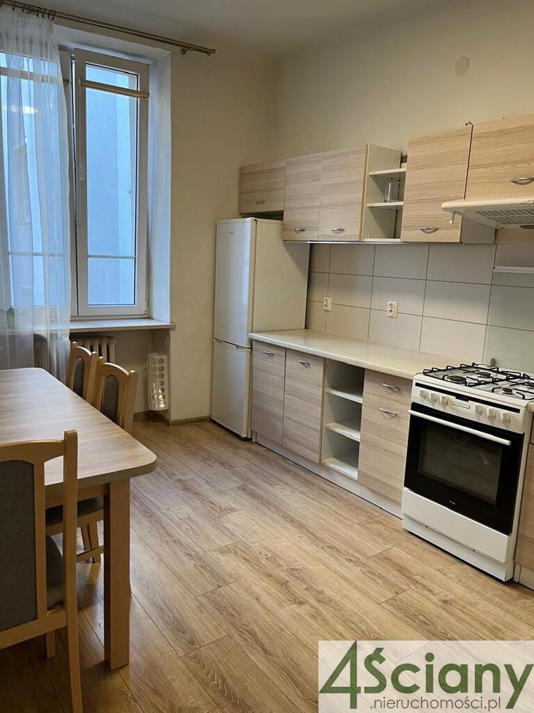 W kamienicy przy Poznańskiej ! miniaturka 2