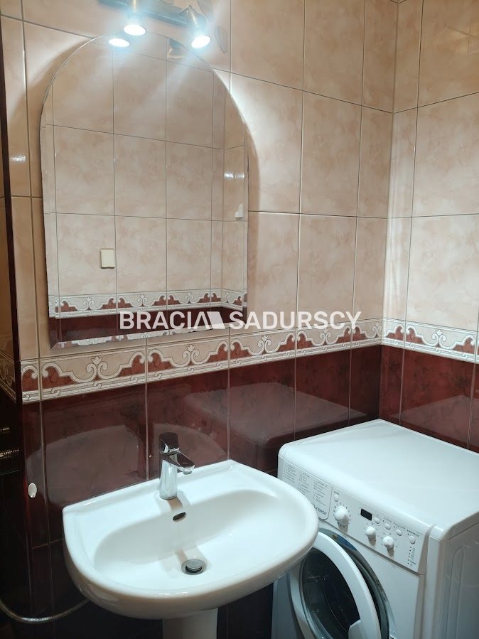 KAWALERKA OSOBNA KUCHNIA BALKON PRĄDNIK CZERWONY miniaturka 8