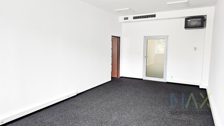 2 pokojowy lokal w biurowcu na parterze miniaturka 3