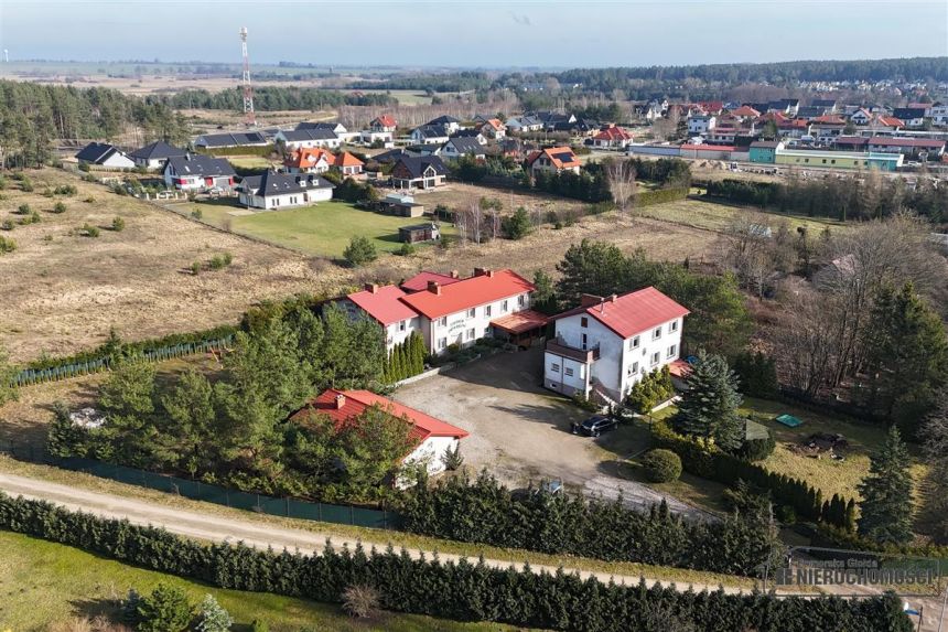 Hotel i duży garaż, blisko jeziora. miniaturka 3