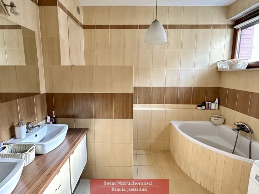 Balkon (10 mkw), łazienka z oknem (7 mkw), garaż miniaturka 5