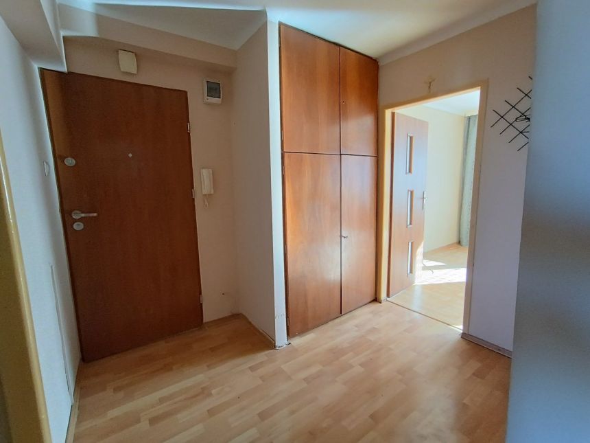 2 pokoje, balkon widna kuchnia, II piętro, ul.Hoża miniaturka 7