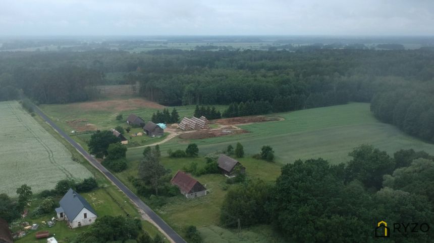 Działka z drewnianą stodołą. Jezioro Woświn. Las. miniaturka 2