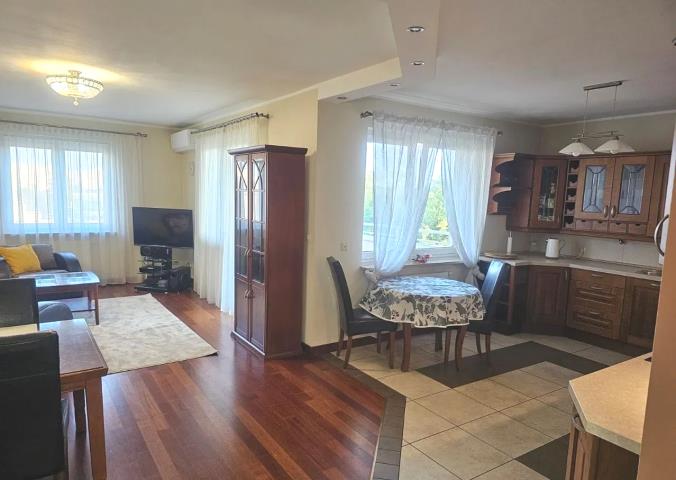 Atrakcyjny apartament 4 pokoje w super lokalizacji miniaturka 2