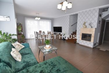 WOLNOSTOJĄCY Z APARTAMENTEM blisko PST i CENTRUM