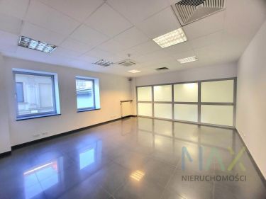 3 pokojowe biuro w centrum. Nowoczesny budynek z windą