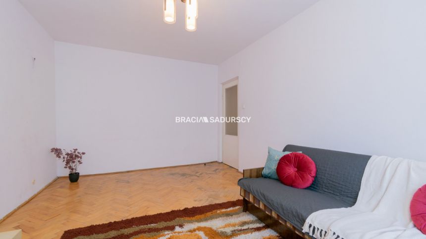 Dwupokojowe mieszkanie z olbrzymim potencjałem! miniaturka 9