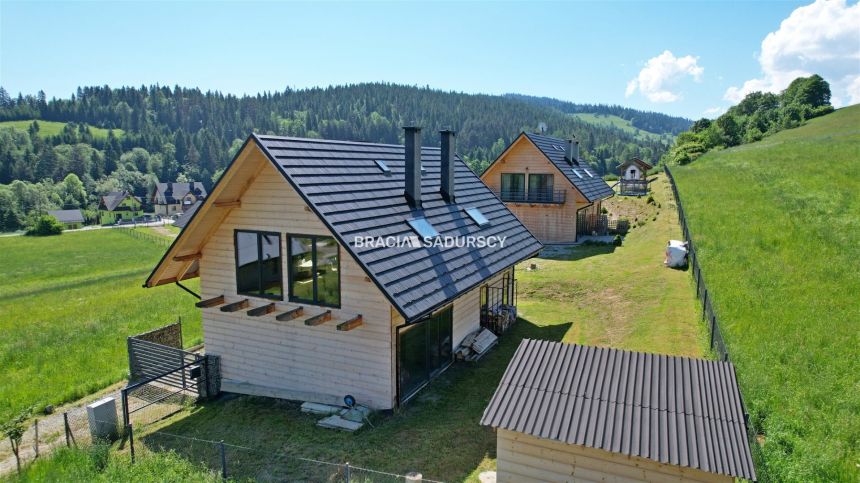 Dwa drewniane domy z czterema lokalami miniaturka 10
