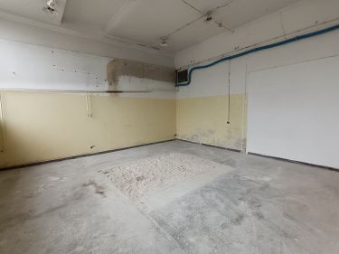 Hala około 120 m2, Pod Telegrafem