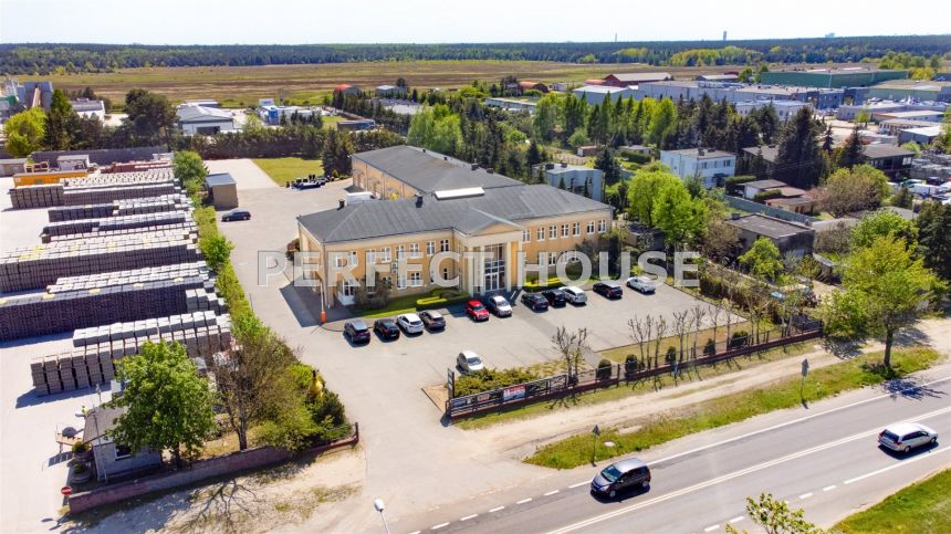 DZIAŁKA 8190 MKW Z BUDYNKAMI BIUROWO-MAGAZYNOWYMI miniaturka 2