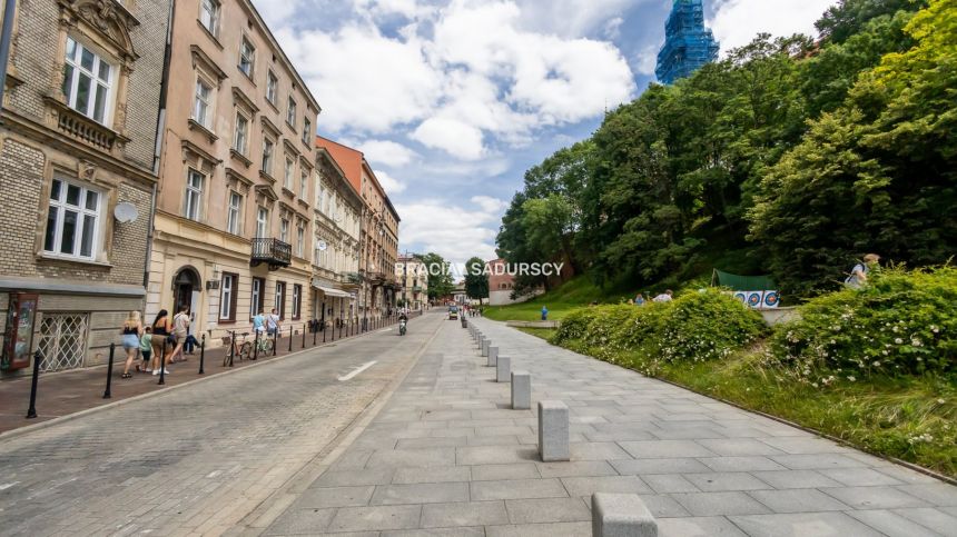 PRZESTRONNE MIESZKANIE W SERCU KRAKOWA - zdjęcie 1