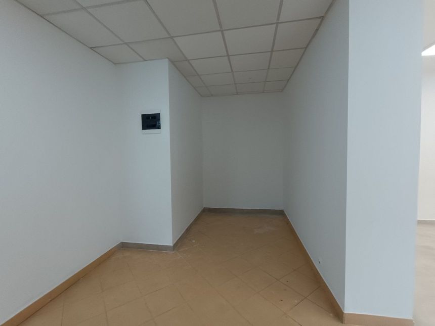 Lokal około 75 m2, parter, czarnów miniaturka 5