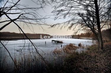 Sprzedam działkę z dostępem do wody.