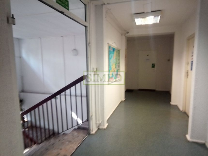 Małe biuro , pokój , parking , ochrona miniaturka 4