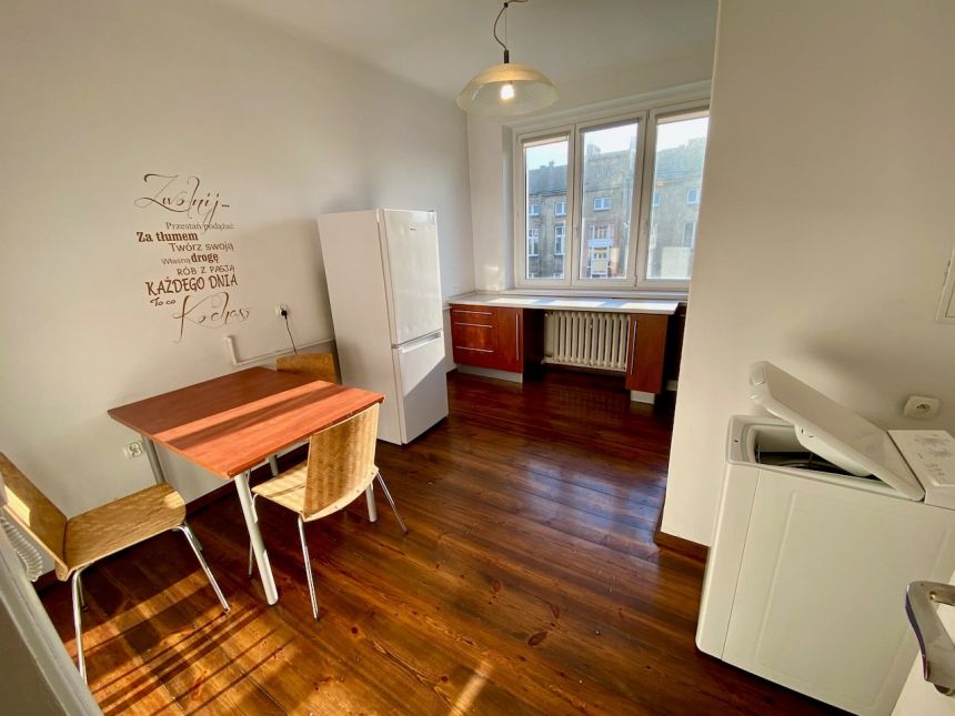 Narutowicza, przestrzeń i panorama Łodzi za oknem miniaturka 9