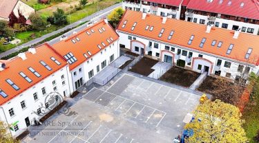Zamieszkaj w dworku/Piękne 2pok.mieszk.w folwarcznej zabudowie/miejsce postojowe