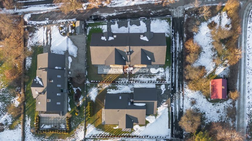 Wysoki standard, ponad 300 m2, 12,5 arowa działka miniaturka 43