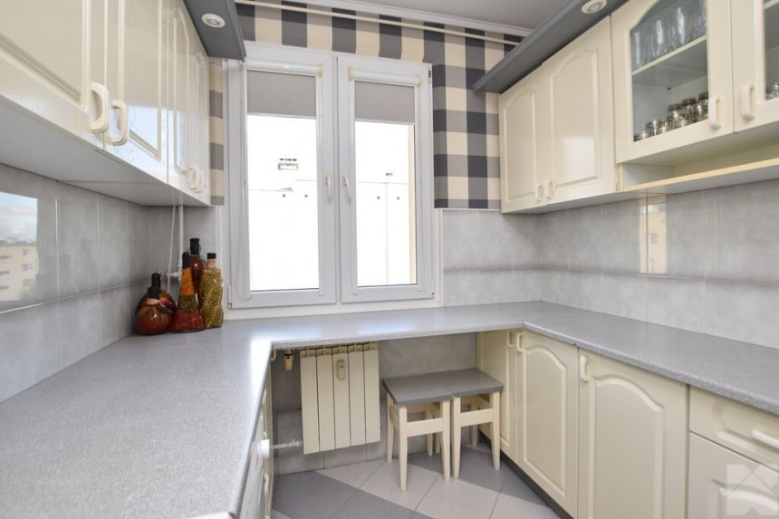 Eleganckie 3 pokojowe mieszkanie z balkonem - zdjęcie 1