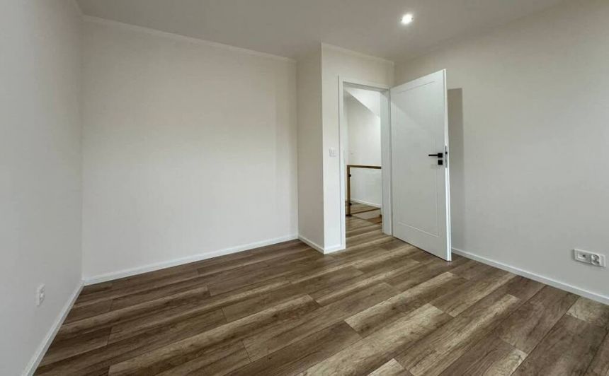 Na sprzedaż przestronny apartament z ogródkiem miniaturka 8