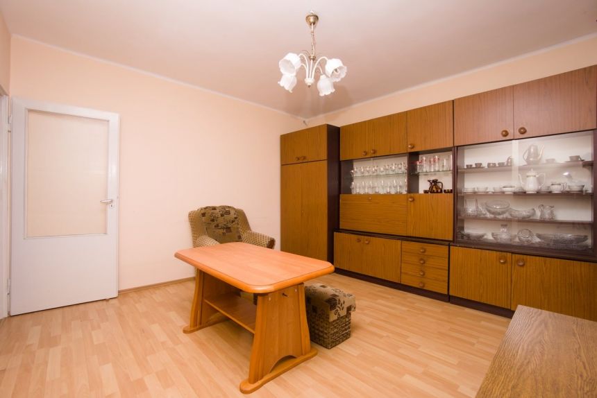 3 pokoje, balkon, ciepła woda z sieci, garaż miniaturka 3